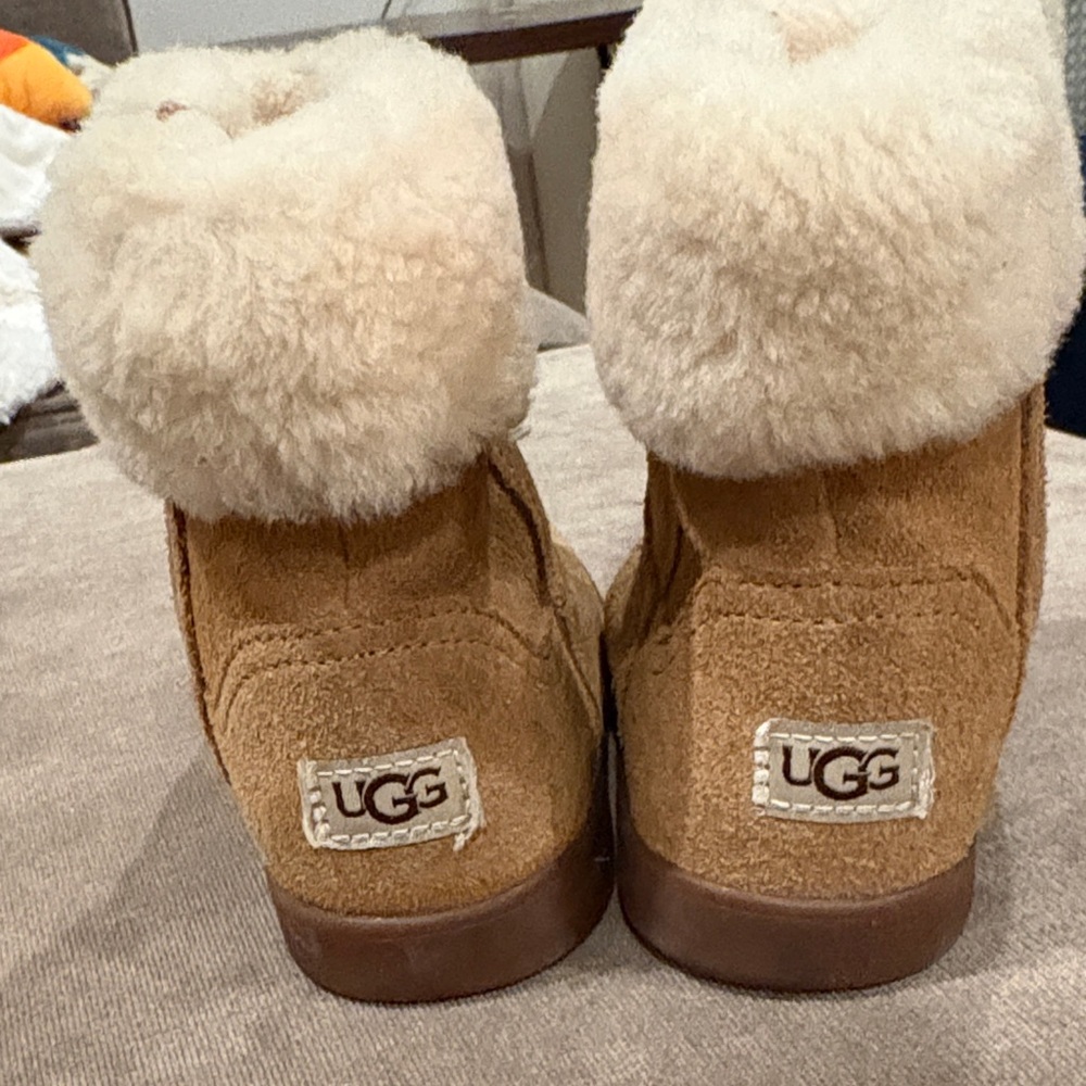 UGG Chestnut Boots with Plush Cream Cuff